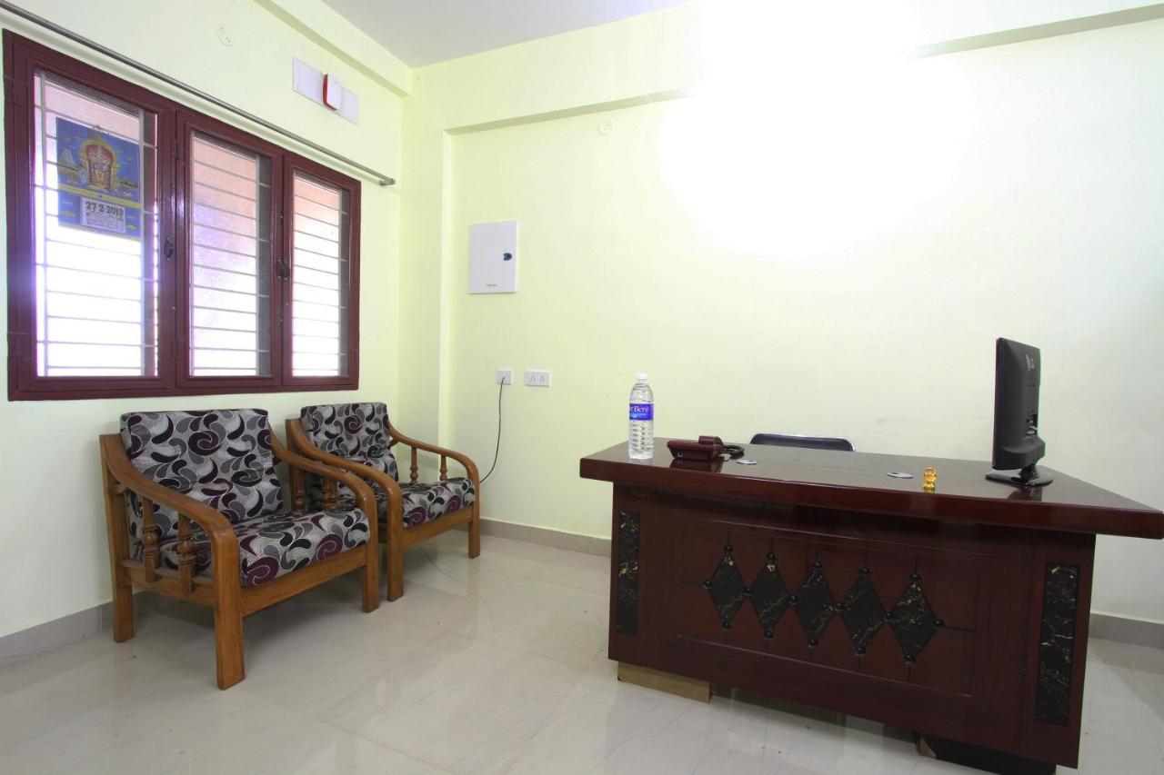 Lakshana Service Apartment - Big Temple Танджавур Екстериор снимка