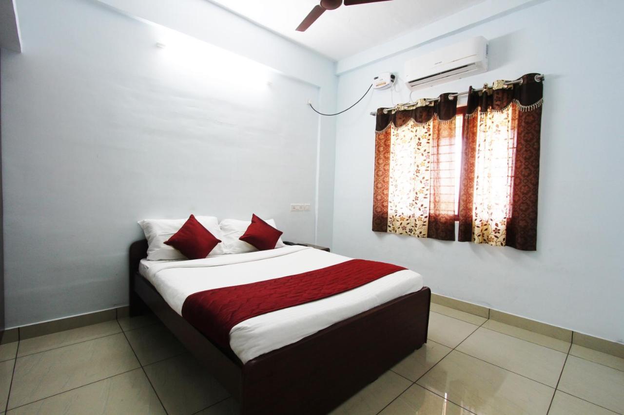 Lakshana Service Apartment - Big Temple Танджавур Екстериор снимка
