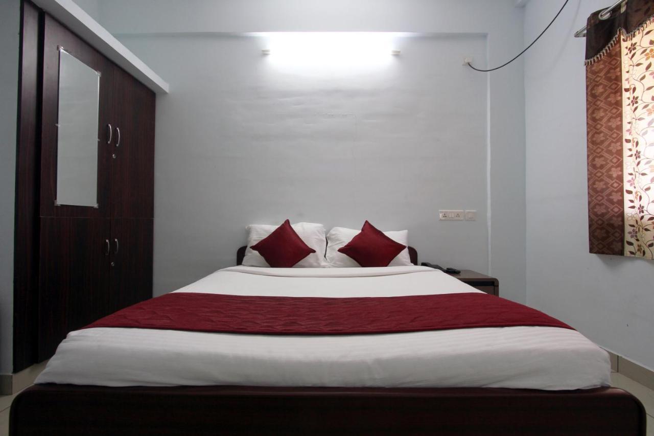 Lakshana Service Apartment - Big Temple Танджавур Екстериор снимка