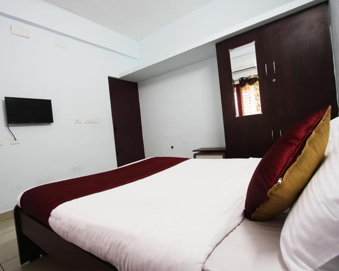 Lakshana Service Apartment - Big Temple Танджавур Екстериор снимка