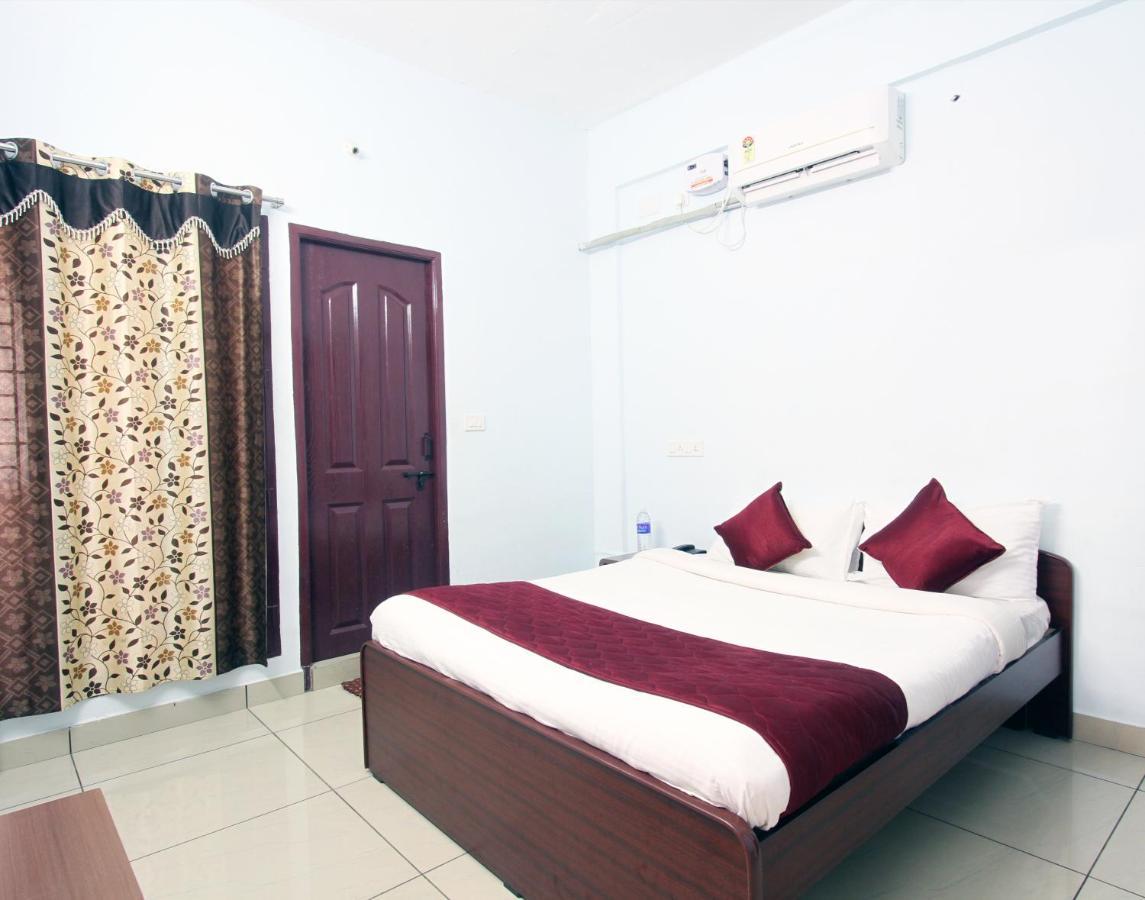 Lakshana Service Apartment - Big Temple Танджавур Екстериор снимка