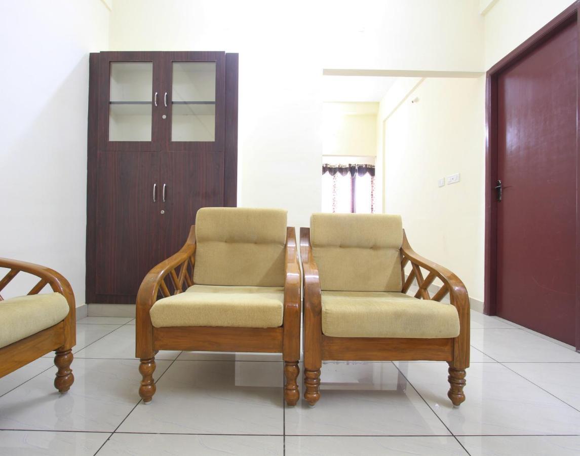 Lakshana Service Apartment - Big Temple Танджавур Екстериор снимка