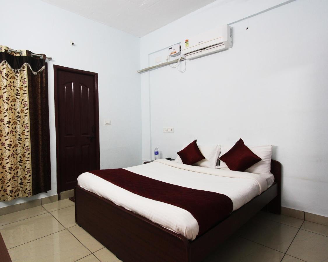 Lakshana Service Apartment - Big Temple Танджавур Екстериор снимка