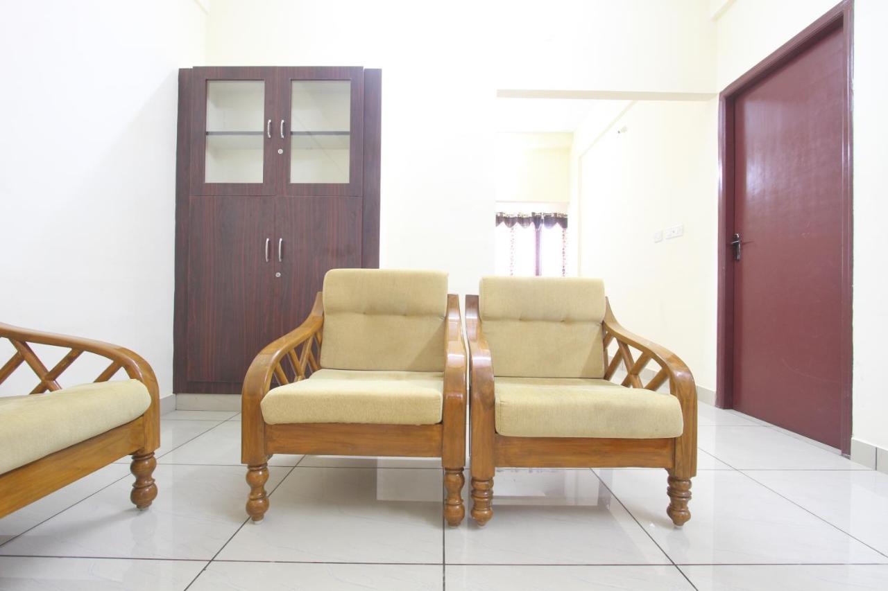 Lakshana Service Apartment - Big Temple Танджавур Екстериор снимка