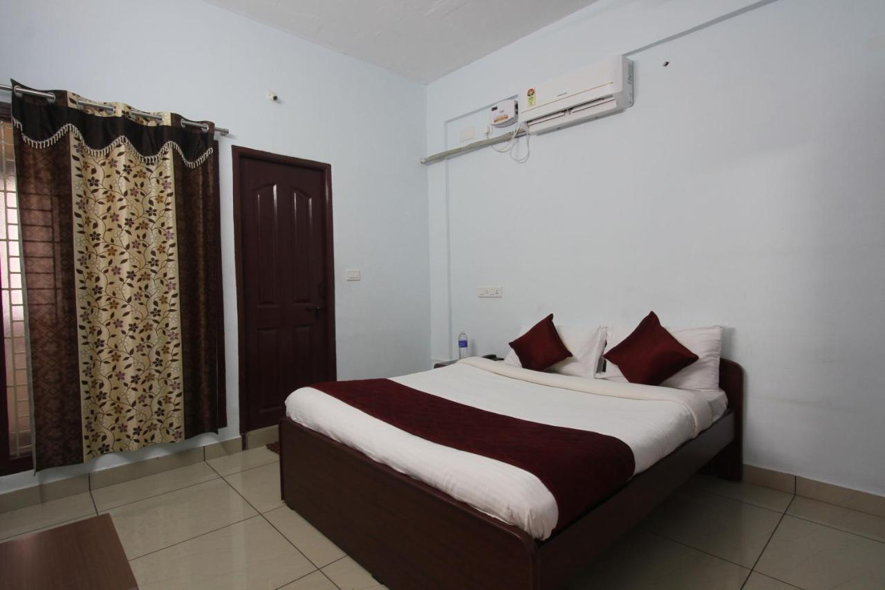 Lakshana Service Apartment - Big Temple Танджавур Екстериор снимка