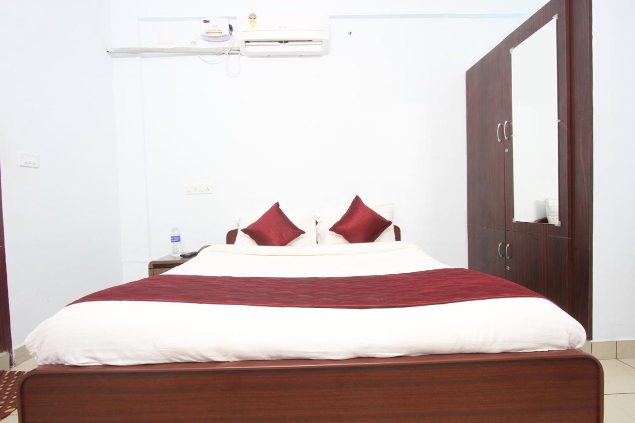 Lakshana Service Apartment - Big Temple Танджавур Екстериор снимка