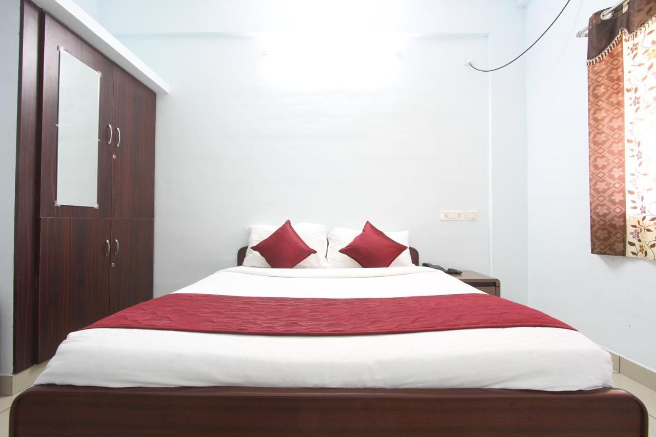 Lakshana Service Apartment - Big Temple Танджавур Екстериор снимка