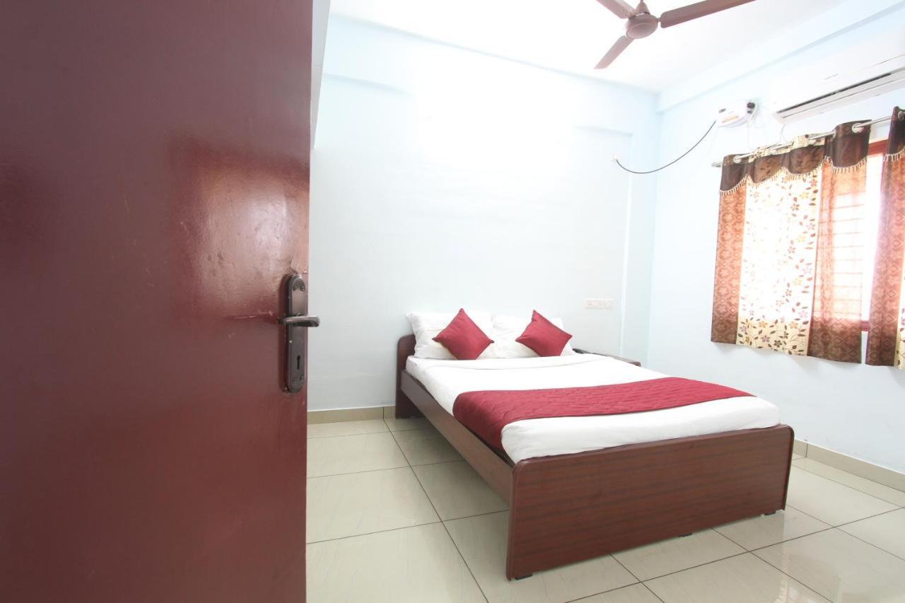Lakshana Service Apartment - Big Temple Танджавур Екстериор снимка